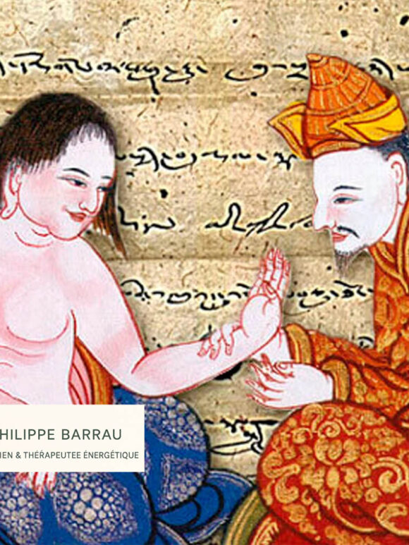 Peinture tibétaine représentant un moine guérisseur transmettant un enseignement énergétique, illustrant la tradition du Sowa Rigpa et le soin par l’énergie.