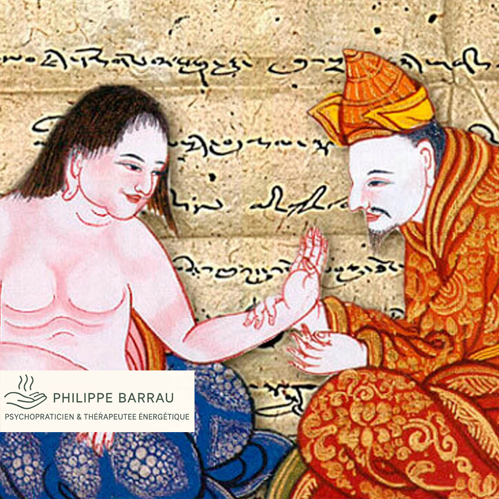 Peinture tibétaine représentant un moine guérisseur transmettant un enseignement énergétique, illustrant la tradition du Sowa Rigpa et le soin par l’énergie.